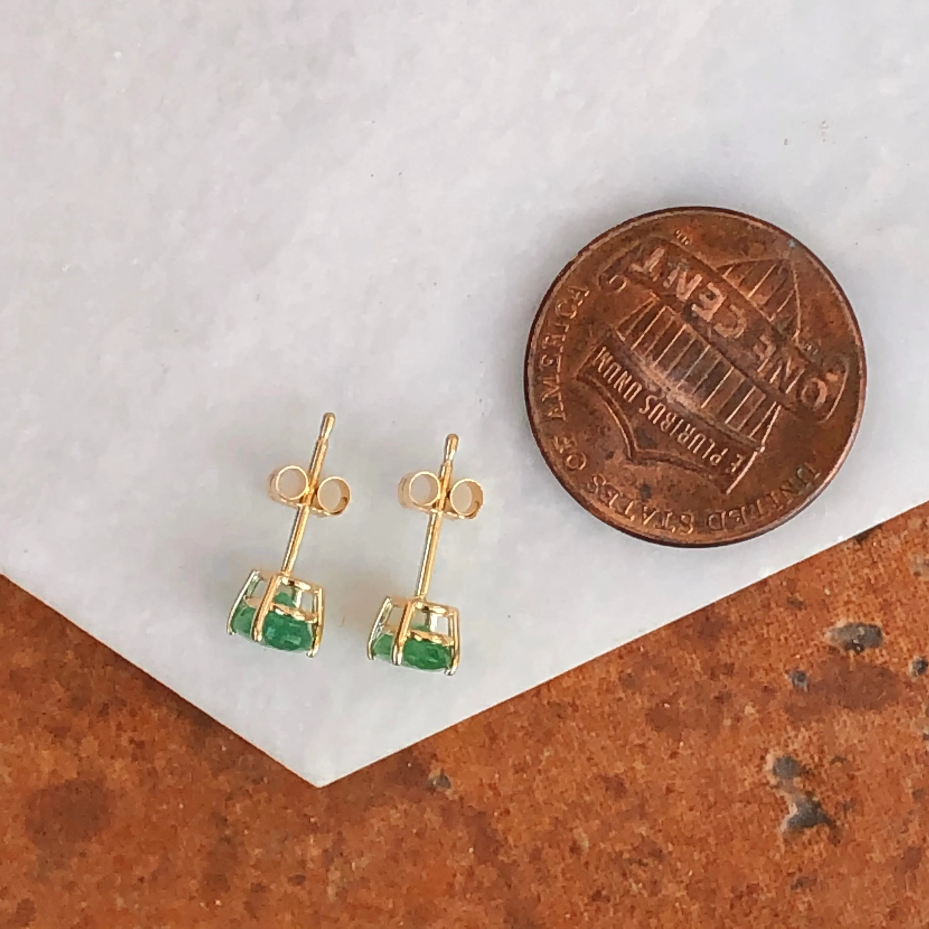 14KT Yellow Gold Oval 1.00 CT Colombian Emerald Stud Earrings