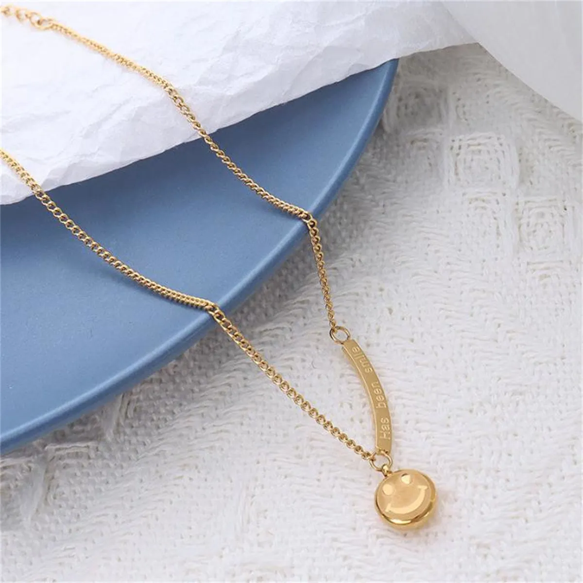 18K Gold-Plated Curved Bar Smiley Charm Anklet