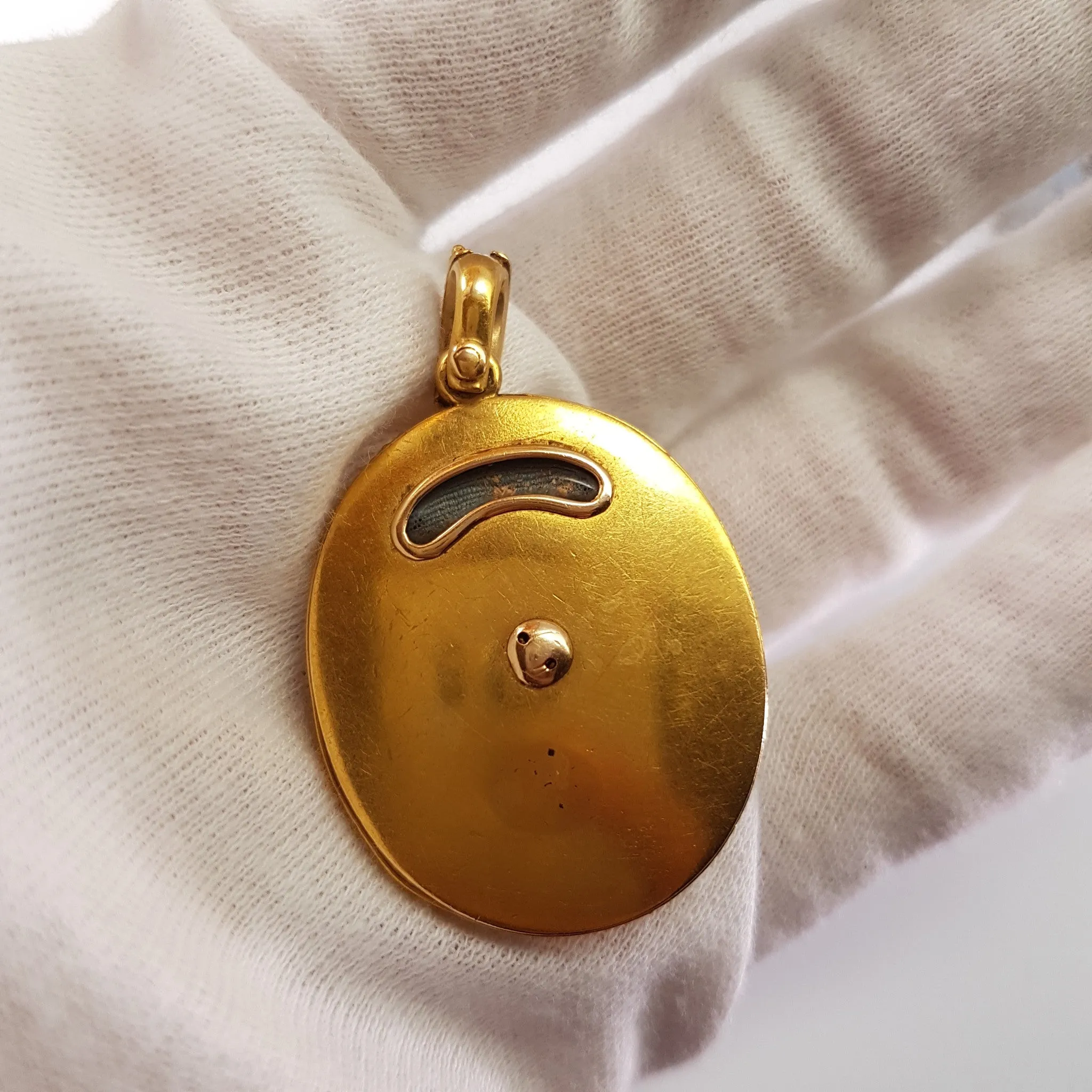 ANTIQUE 18K GOLD DIAMOND AND GARNET MEMORIAL LOCKET