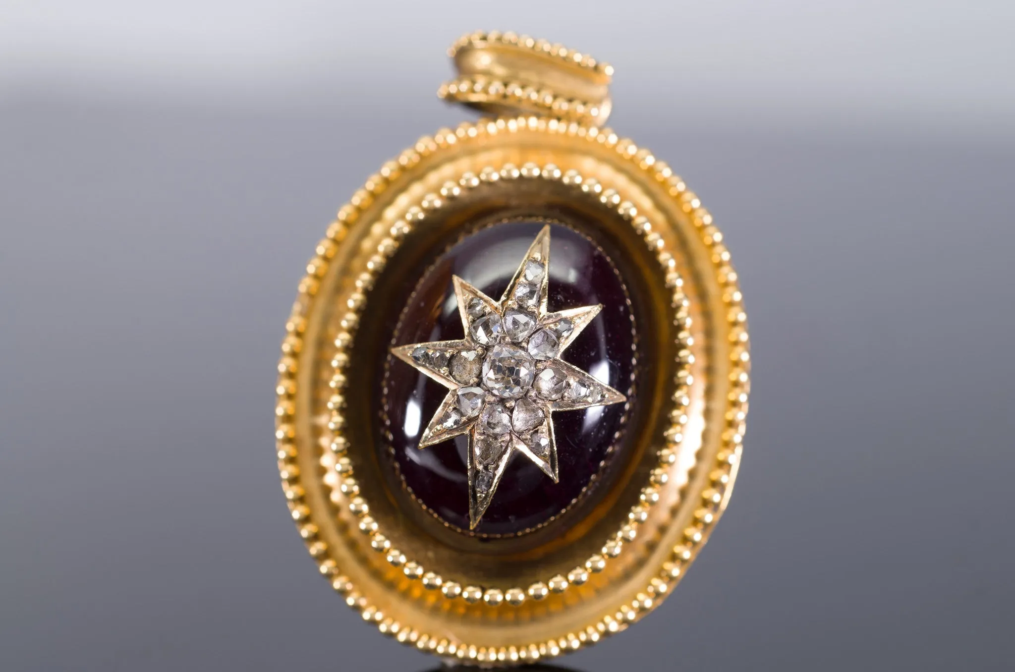 ANTIQUE 18K GOLD DIAMOND AND GARNET MEMORIAL LOCKET