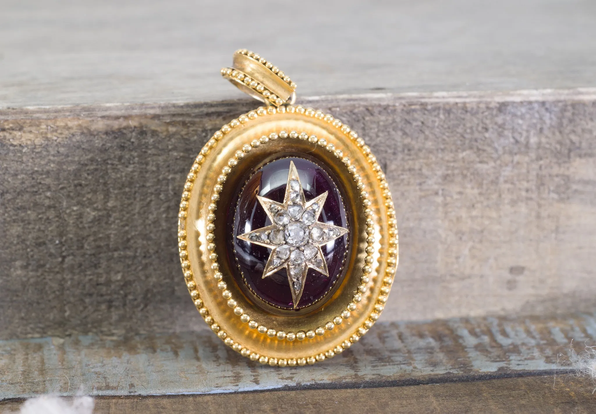 ANTIQUE 18K GOLD DIAMOND AND GARNET MEMORIAL LOCKET