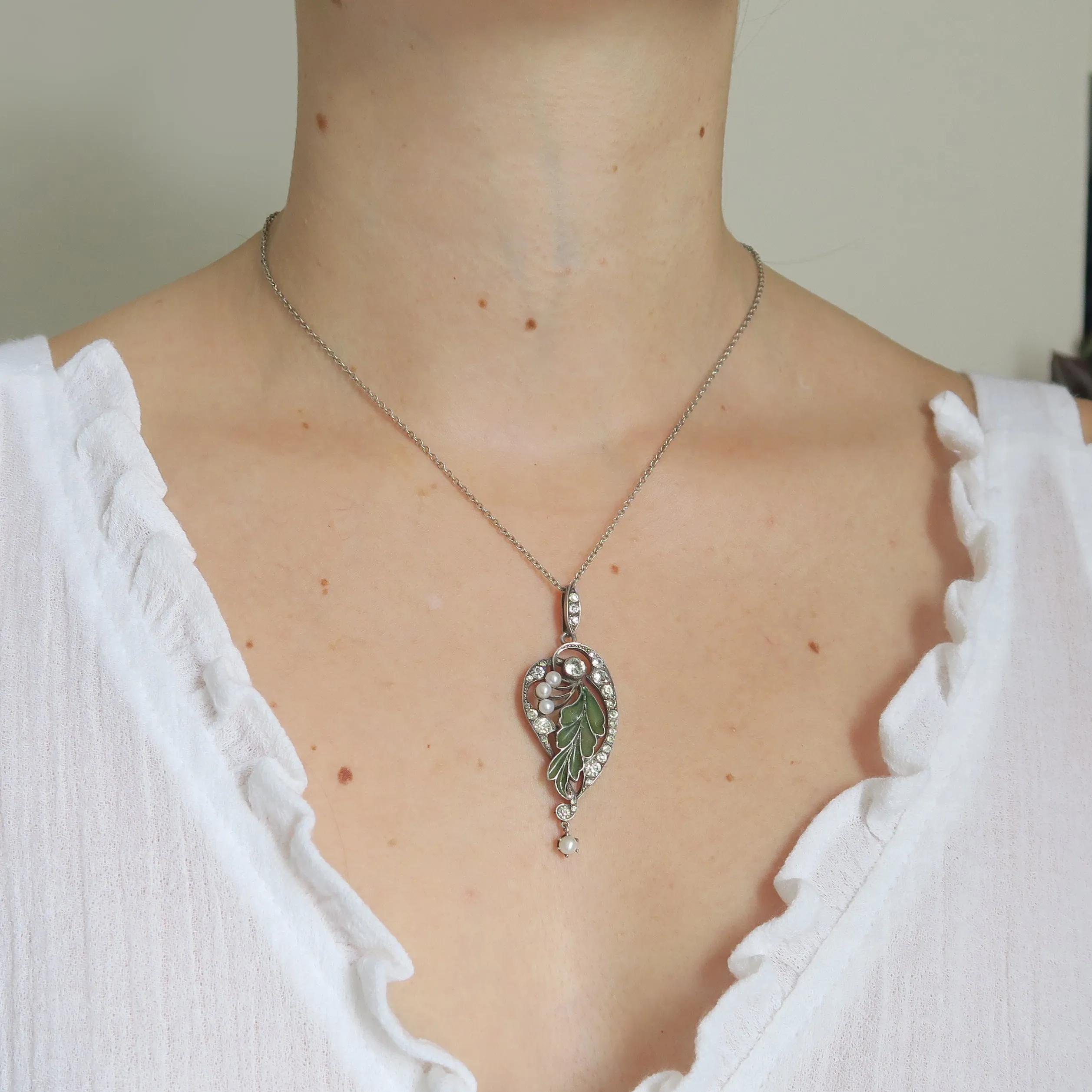Antique Art Nouveau Silver Plique À Jour Leaf Paste Pendant Necklace