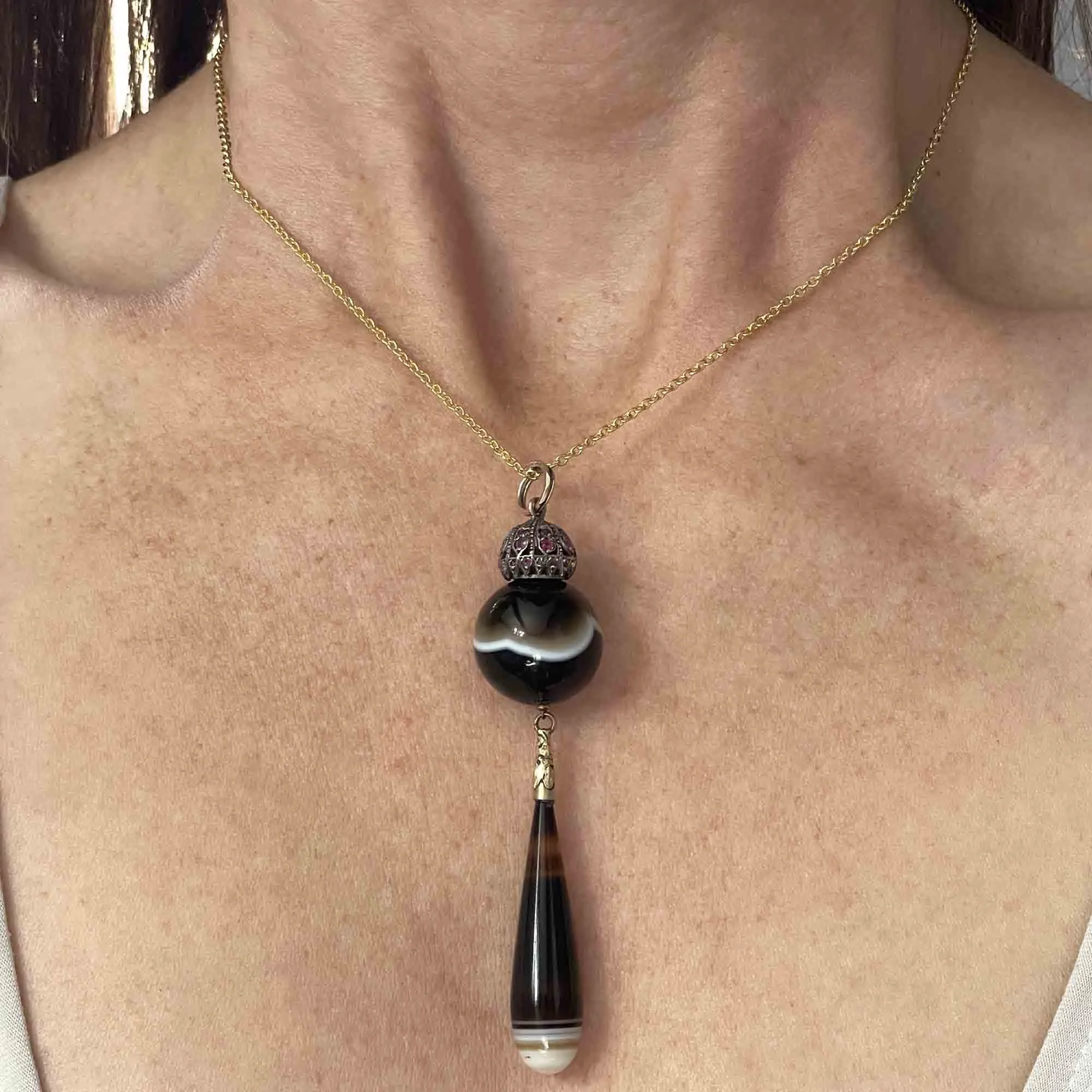 Antique Gold Large Banded Agate Ruby Pendant Necklace