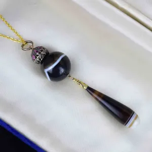 Antique Gold Large Banded Agate Ruby Pendant Necklace