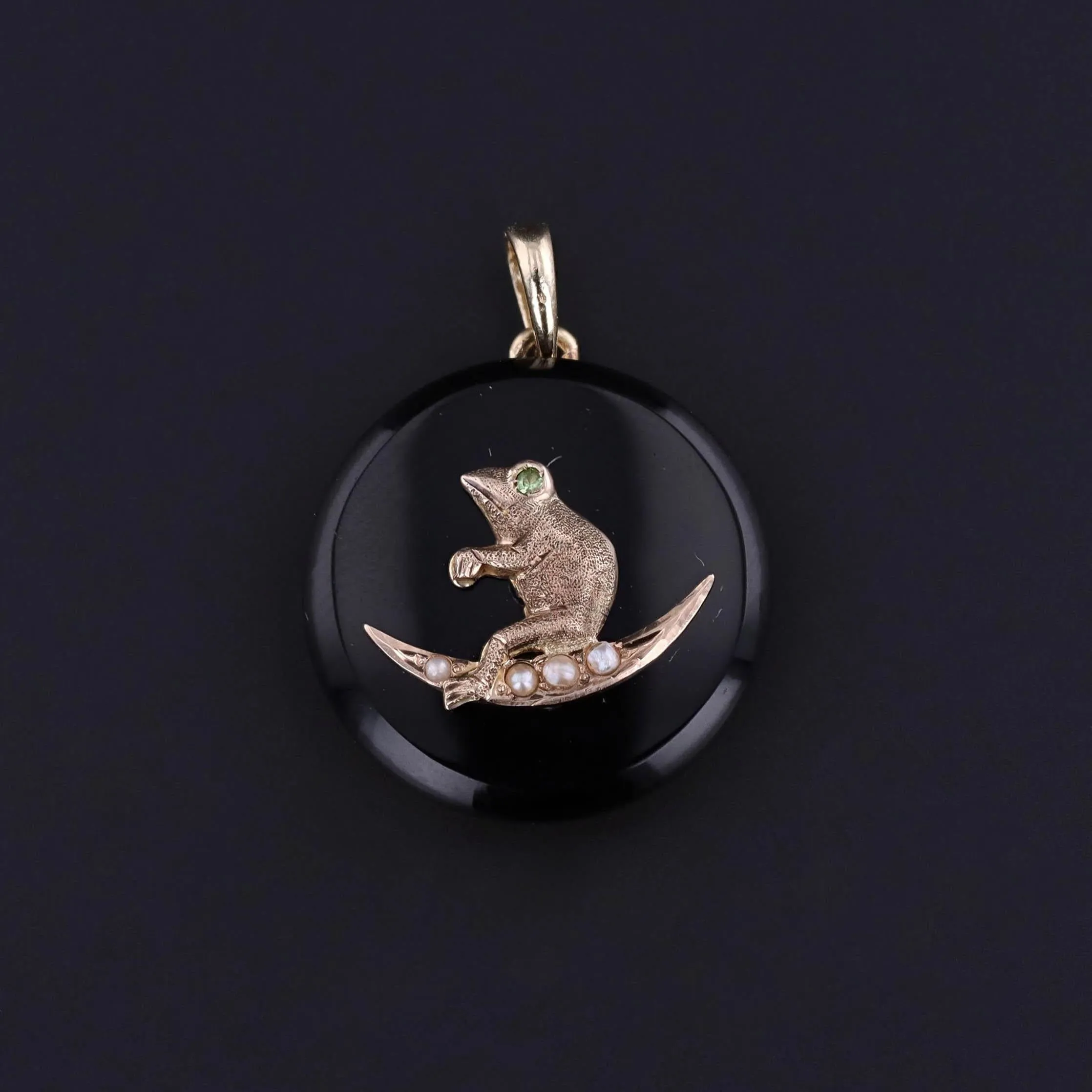 Antique Onyx Frog Pendant of 14k Gold