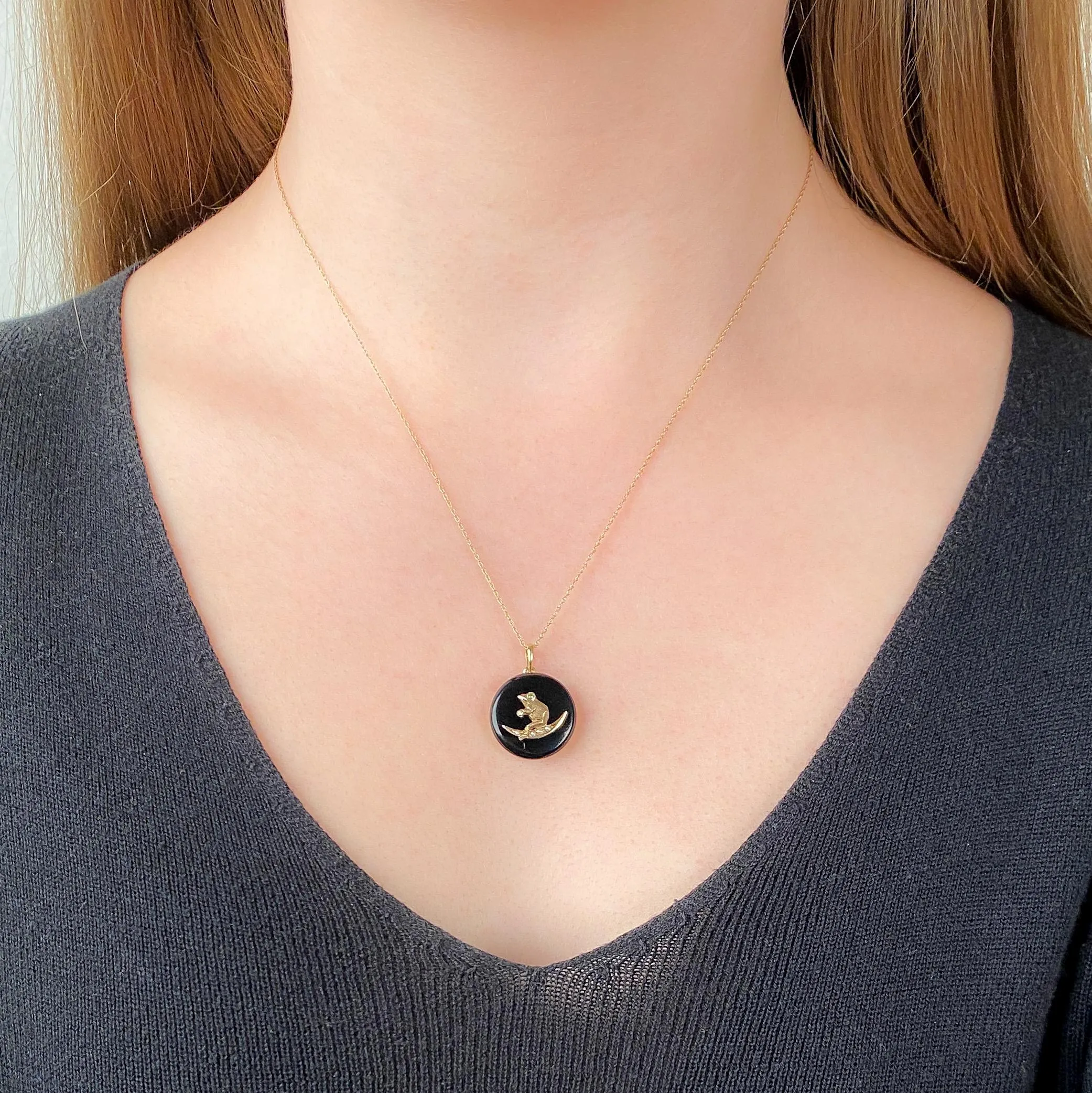 Antique Onyx Frog Pendant of 14k Gold