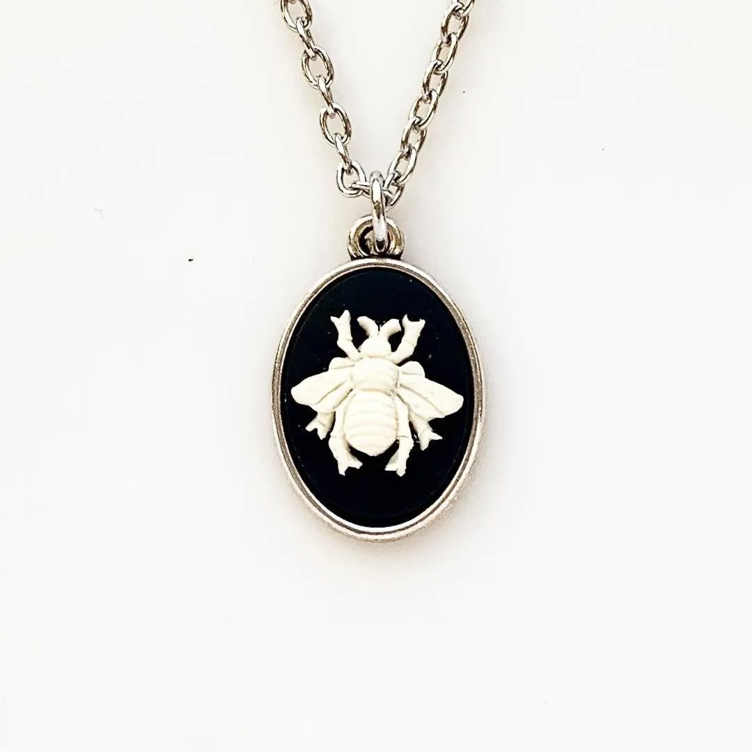 Bee Cameo Necklace Small Size in Silver
