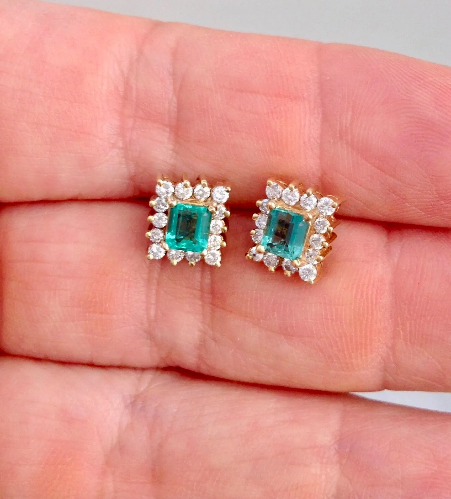 Colombian Emerald Diamond Necklace and Earrings Suite 18K