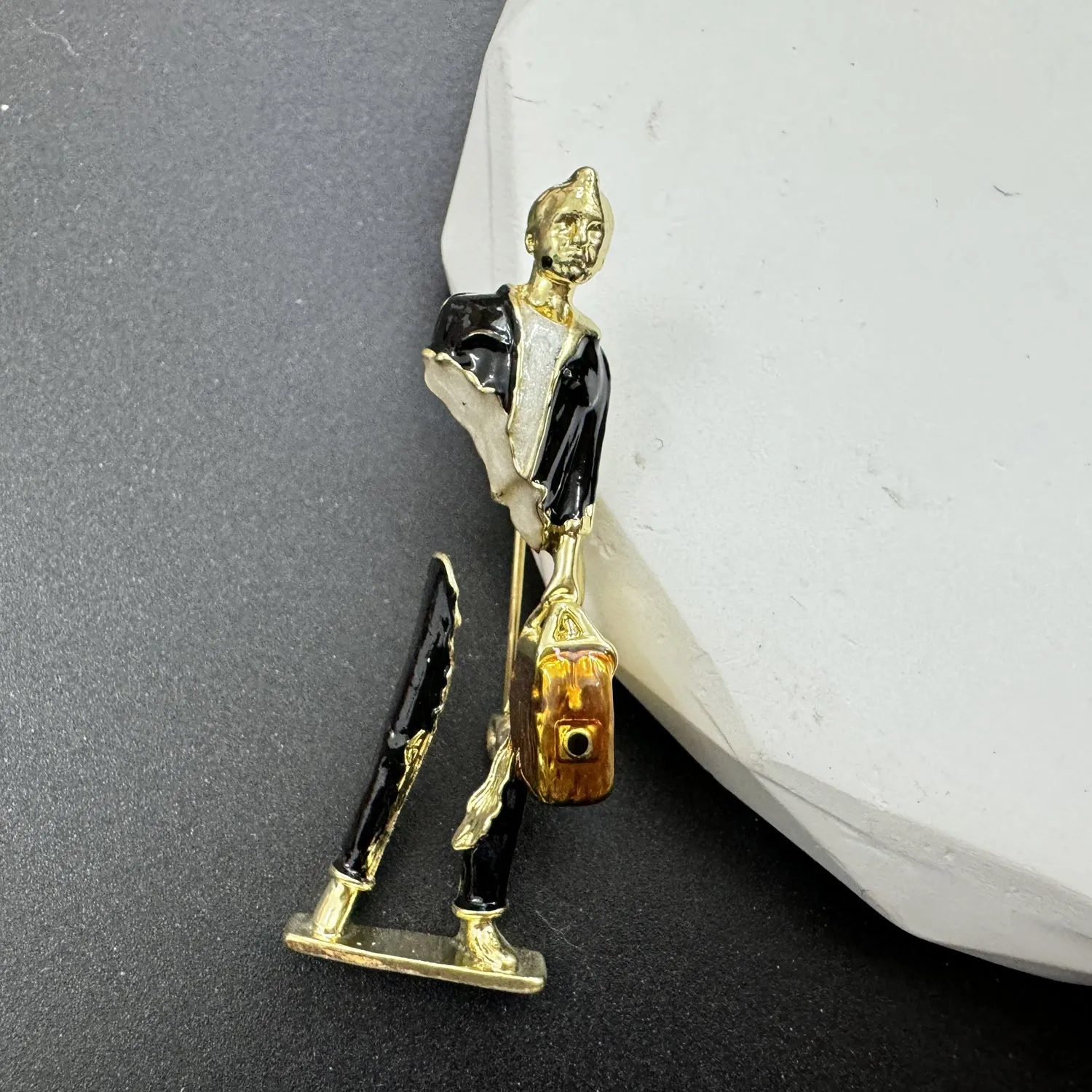 Enamel Carrying Bag Man Brooch Pin PA5175