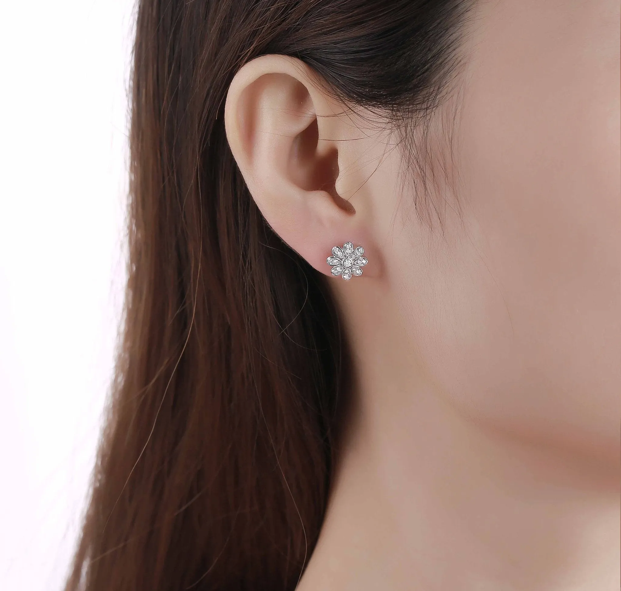 Essentials 0.39ct Flower Earrings <br> E-00279WHT