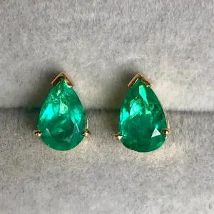 Fine Colombian Emerald Pear Cut 18k Yellow Gold Stud Earrings
