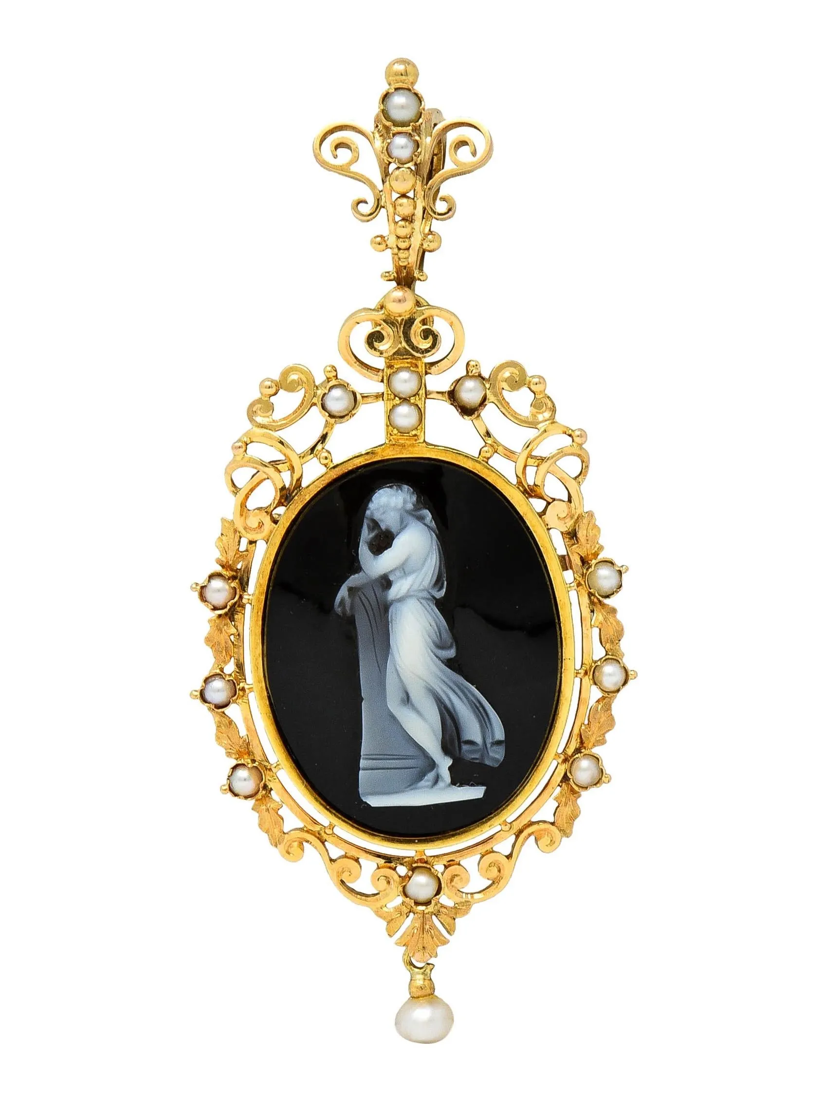 French Victorian Pearl Carved Agate Onyx 18 Karat Gold Neoclassical Women Antique Pendant Brooch