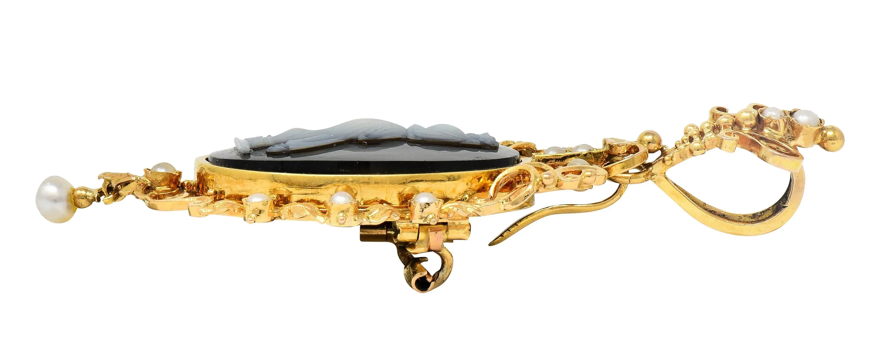 French Victorian Pearl Carved Agate Onyx 18 Karat Gold Neoclassical Women Antique Pendant Brooch