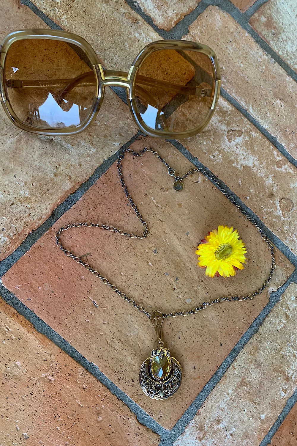 Gold Filagree Pendant Necklace