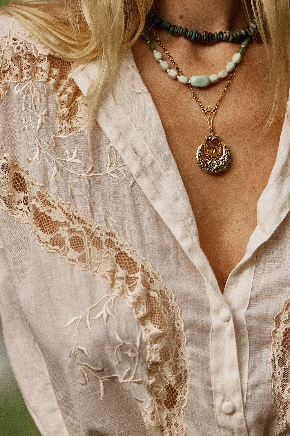 Gold Filagree Pendant Necklace