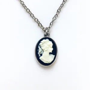 Lady Cameo Necklace in Silver Small Size
