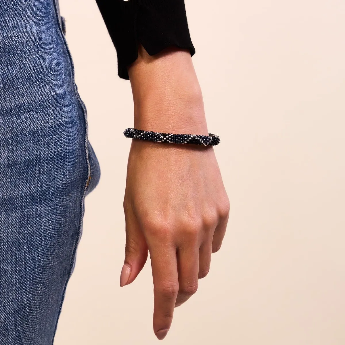Navajo Smoke | Himalayan Glass Bead Bracelet