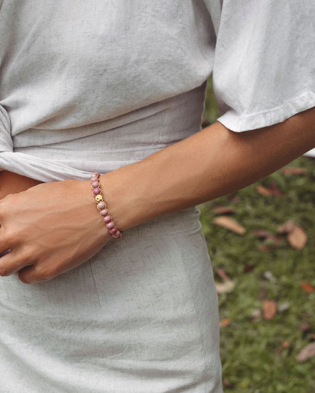 Rhodonite 6mm Bracelet | Gold