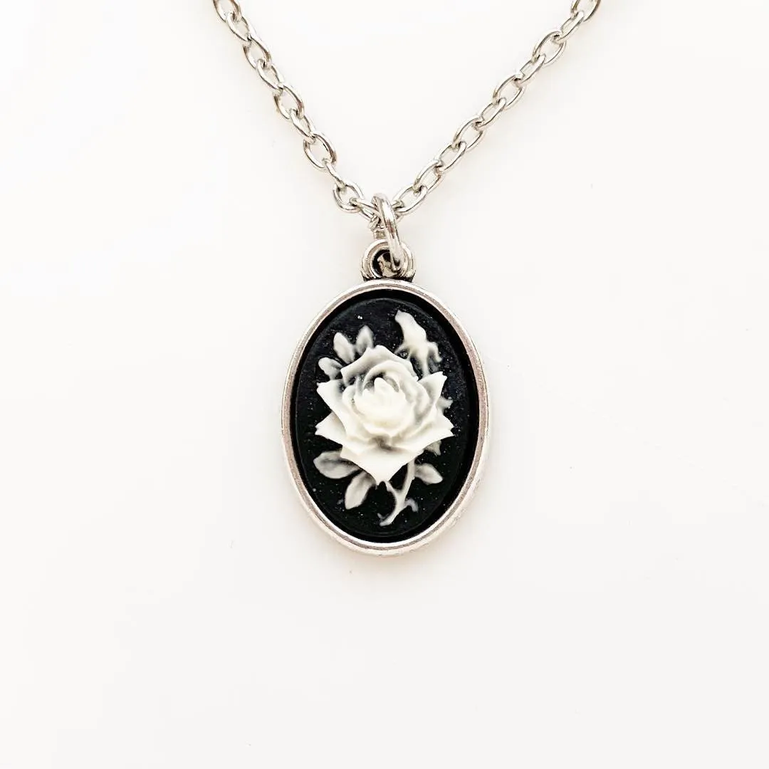 Rose Cameo Necklace Black / Silver Small Size