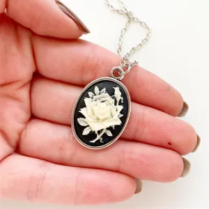 Rose Cameo Necklace Black / Silver