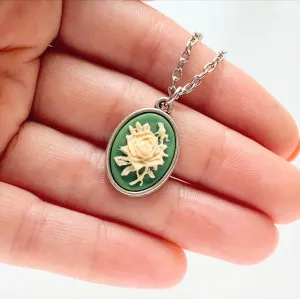 Rose Cameo Necklace Green / Silver Small Size