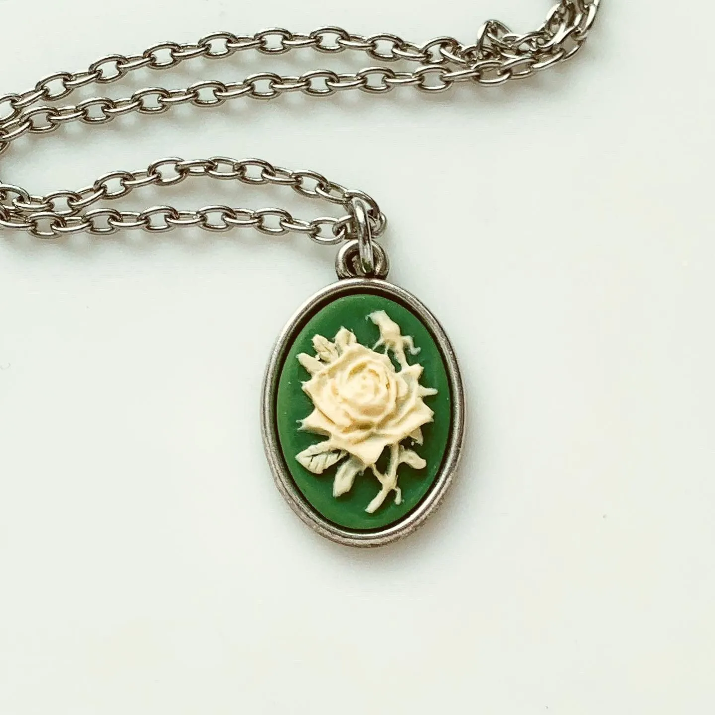 Rose Cameo Necklace Green / Silver Small Size