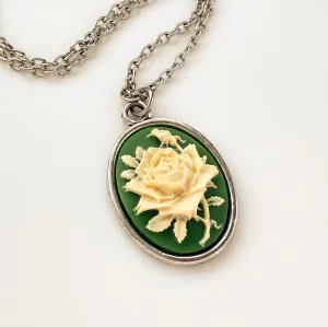 Rose Cameo Necklace Green / Silver