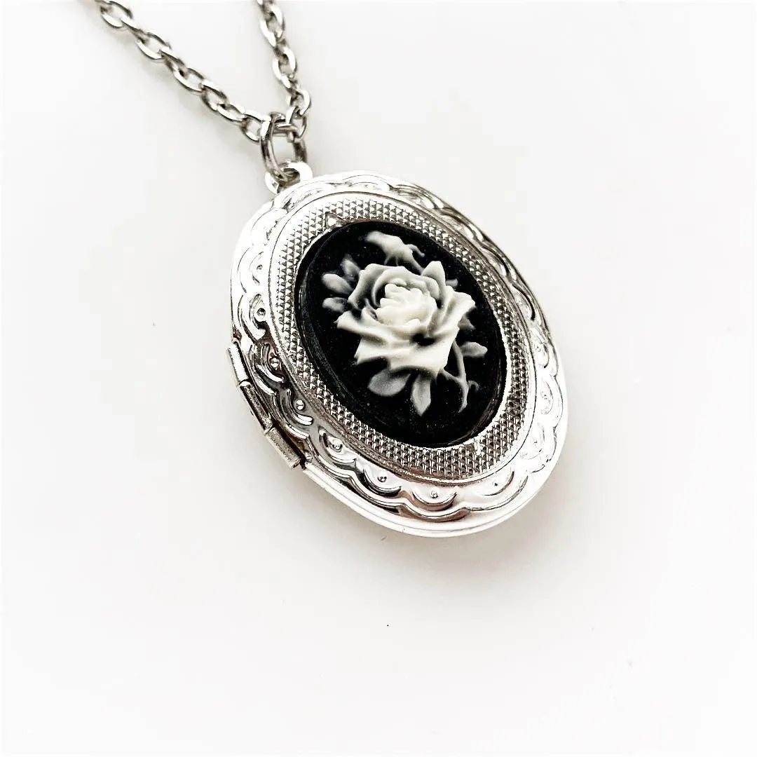 Rose Locket Cameo Necklace Black / Silver