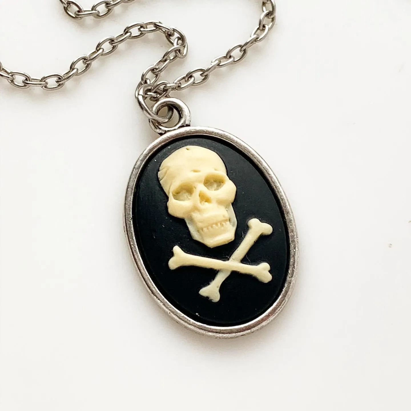 Skull and Crossbones Cameo Necklace in Silver