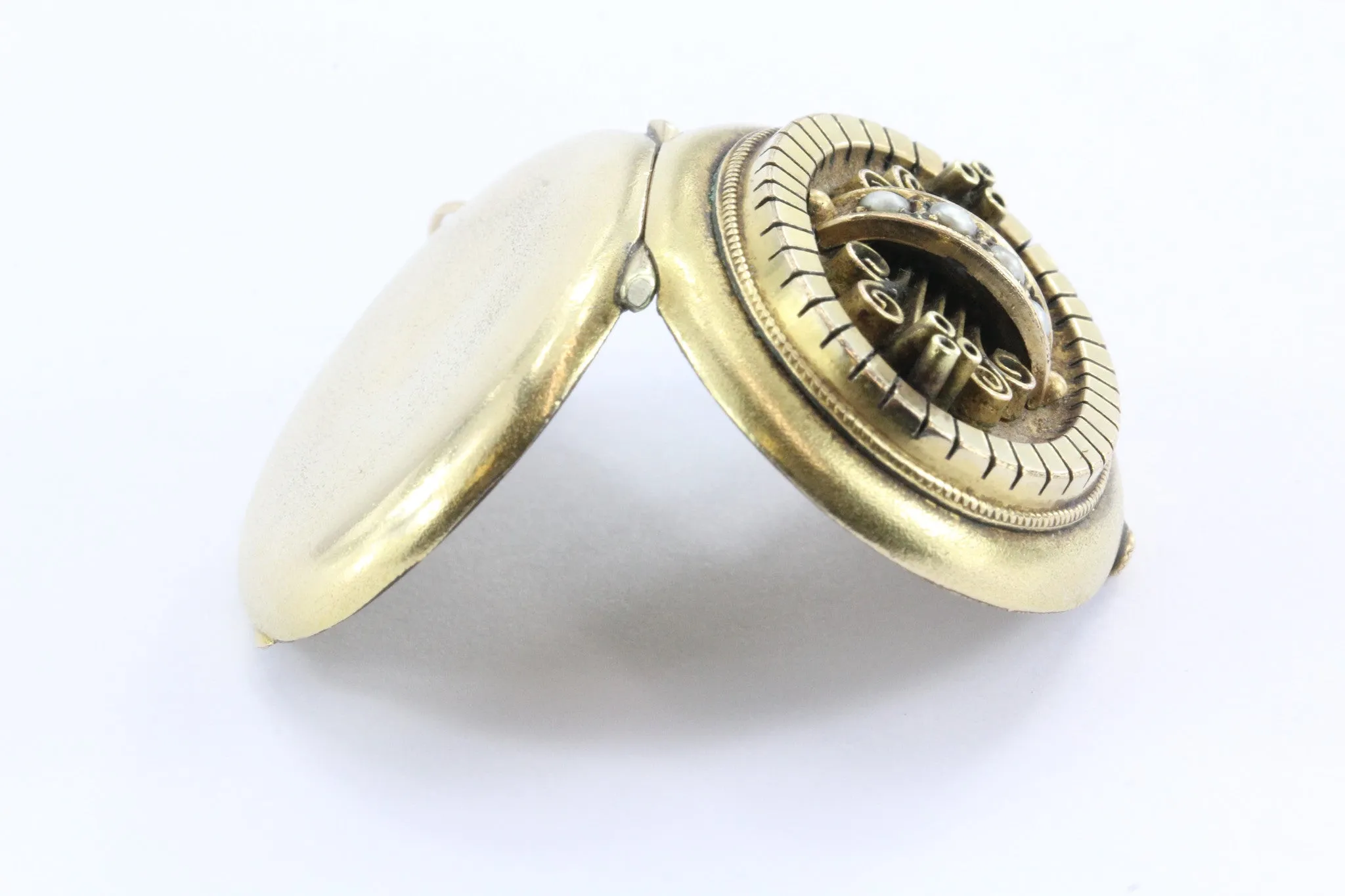Victorian Antique 18k Solid Yellow Gold Seed Pearl Locket