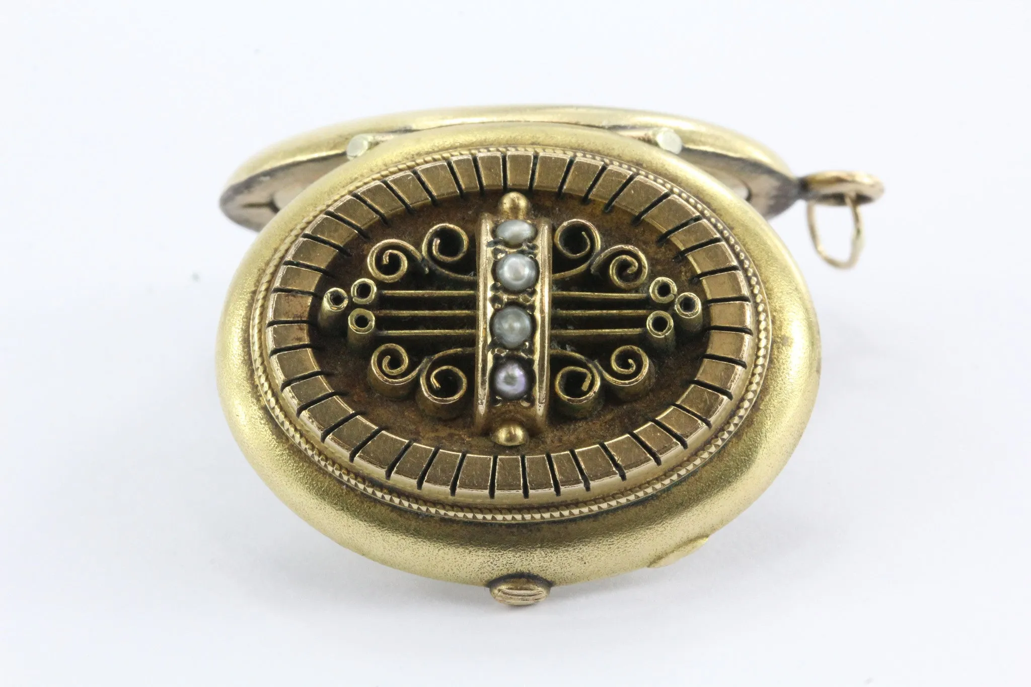 Victorian Antique 18k Solid Yellow Gold Seed Pearl Locket