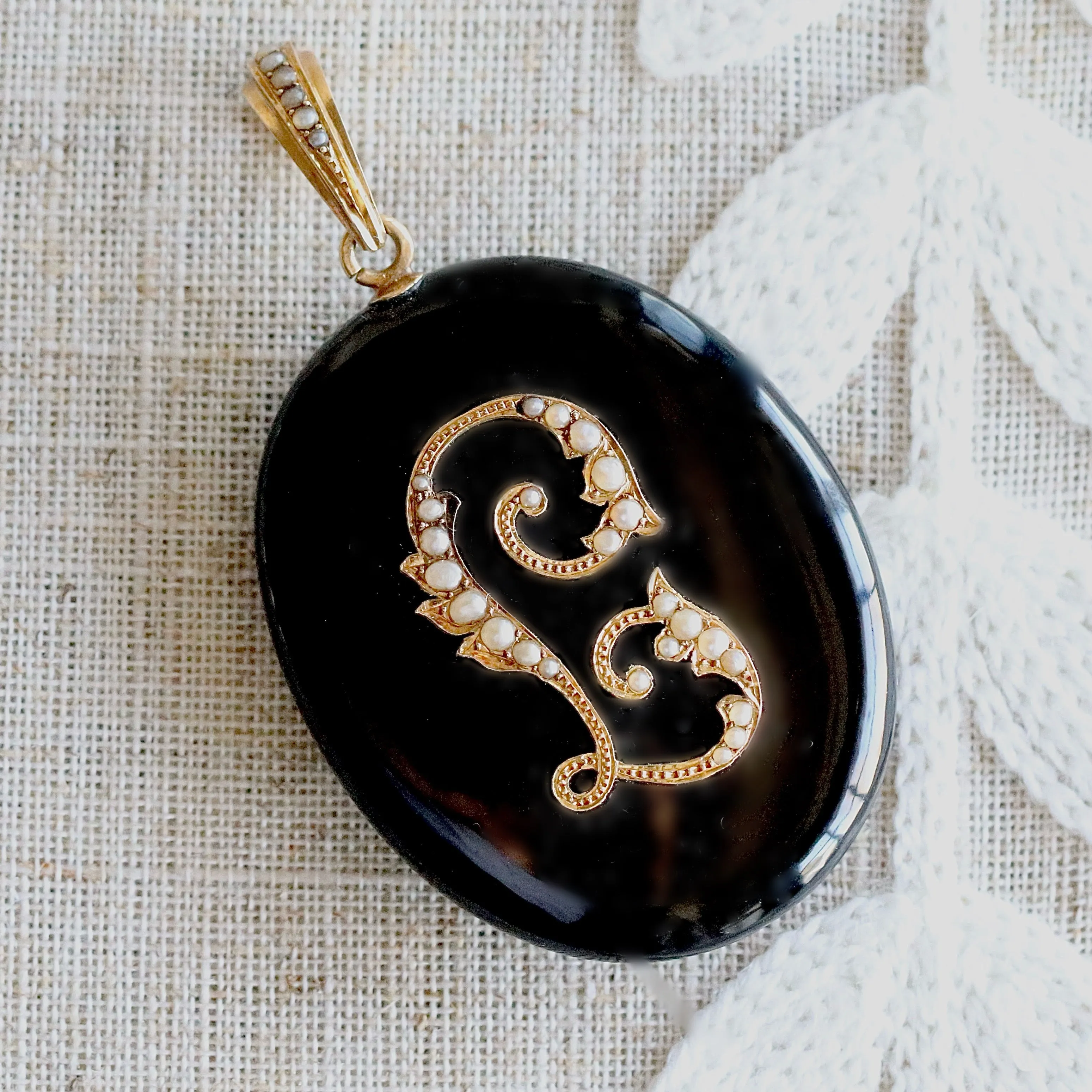 Vintage Large onyx and pearl mourning locket in 14k yellow gold