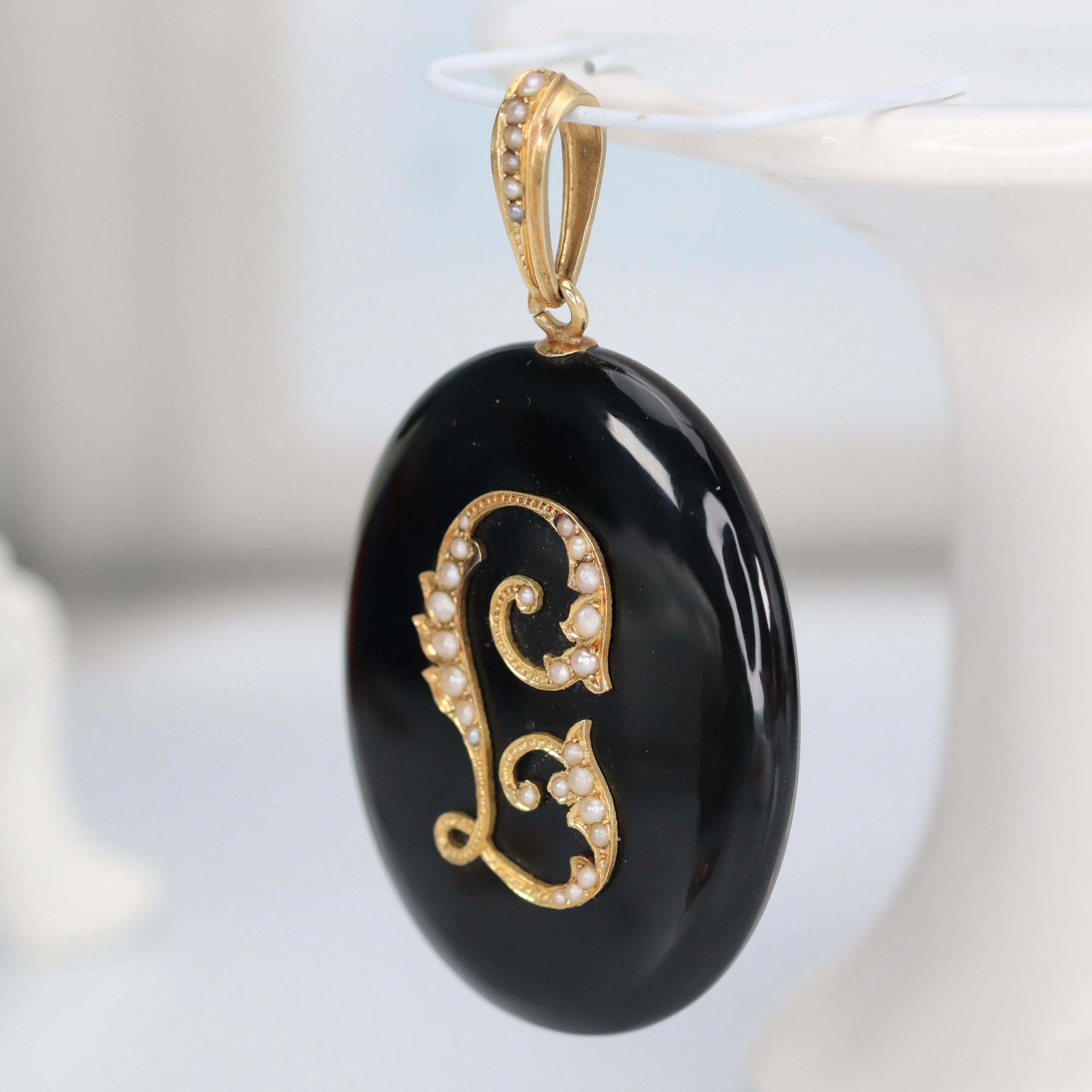 Vintage Large onyx and pearl mourning locket in 14k yellow gold